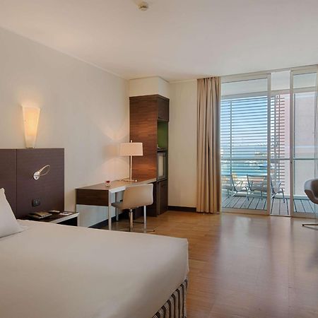 Hotel NH Savona Darsena Esterno foto