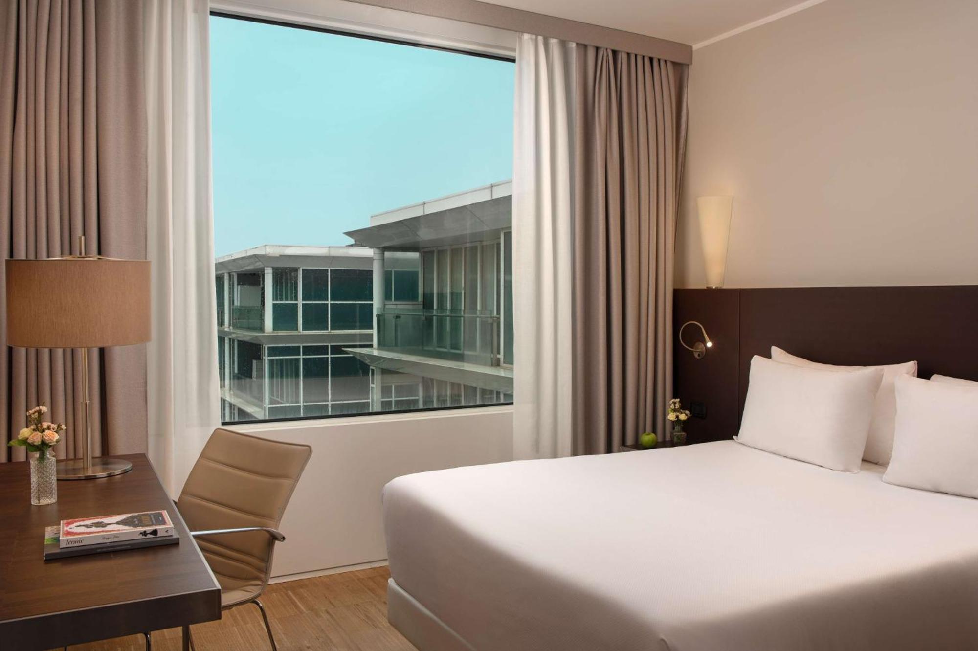 Hotel NH Savona Darsena Esterno foto