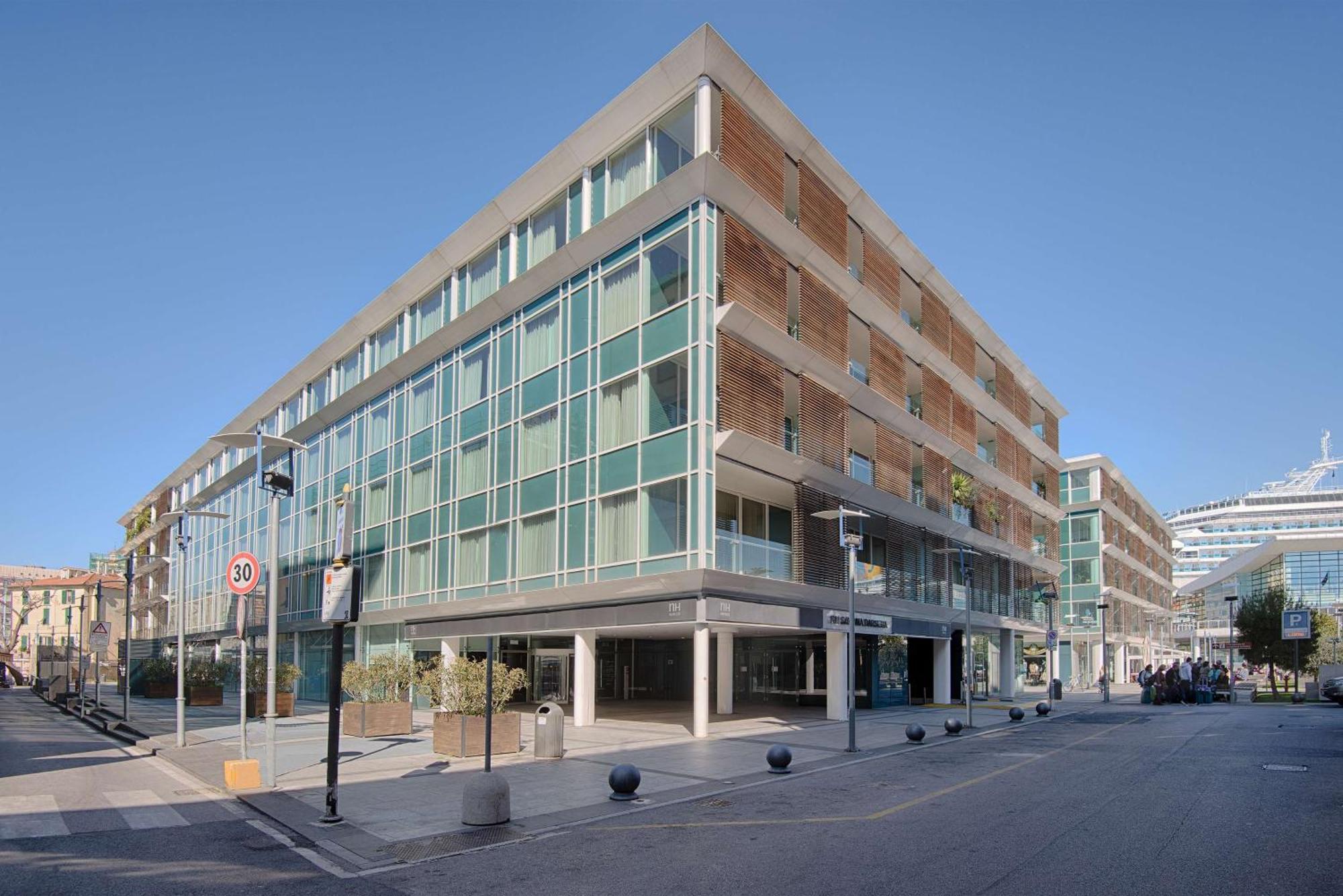 Hotel NH Savona Darsena Esterno foto