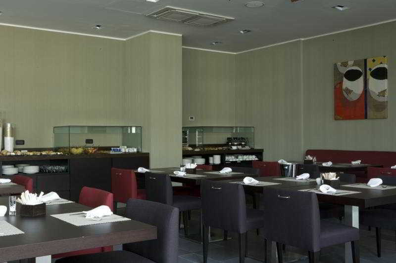 Hotel NH Savona Darsena Esterno foto