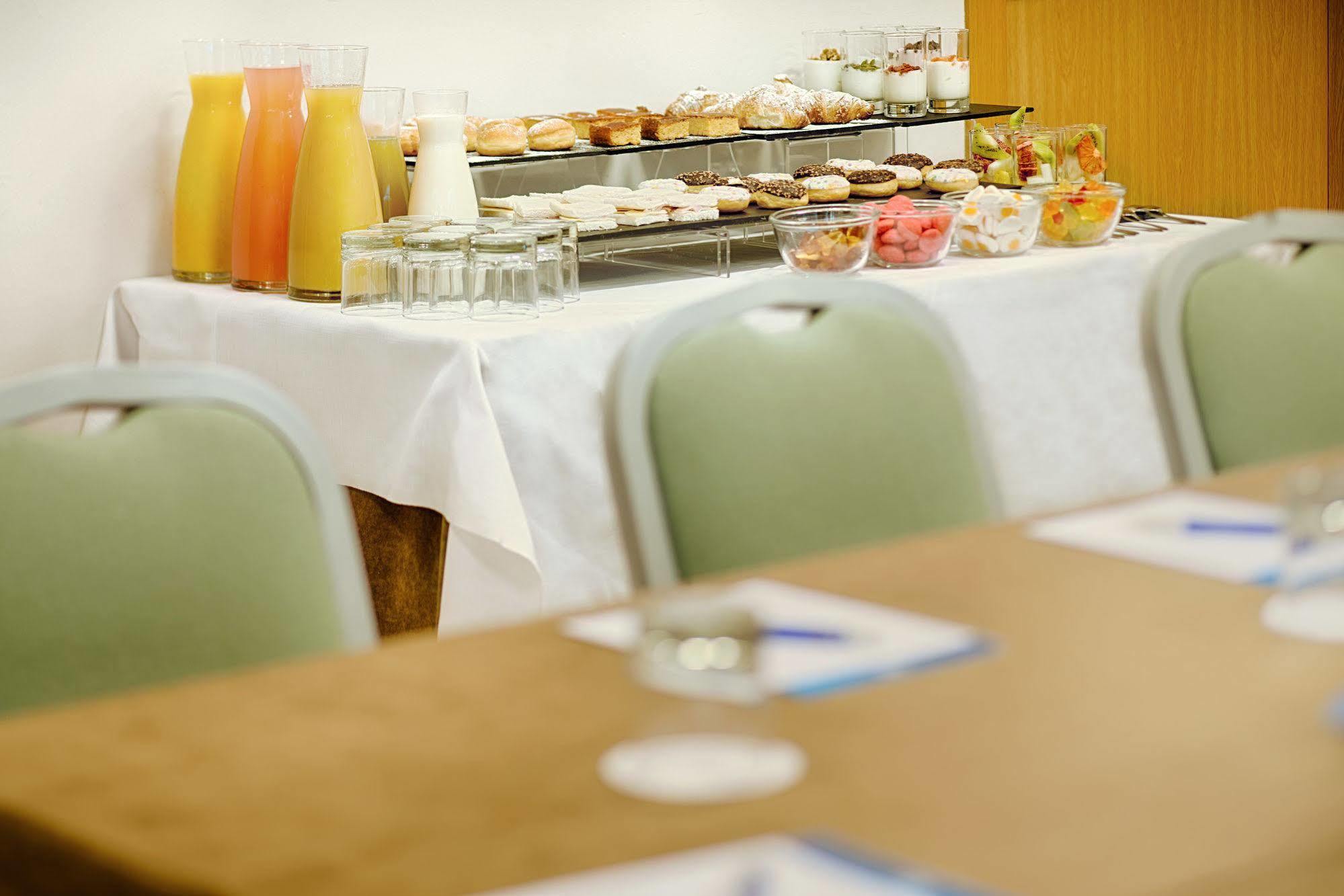 Hotel NH Savona Darsena Esterno foto