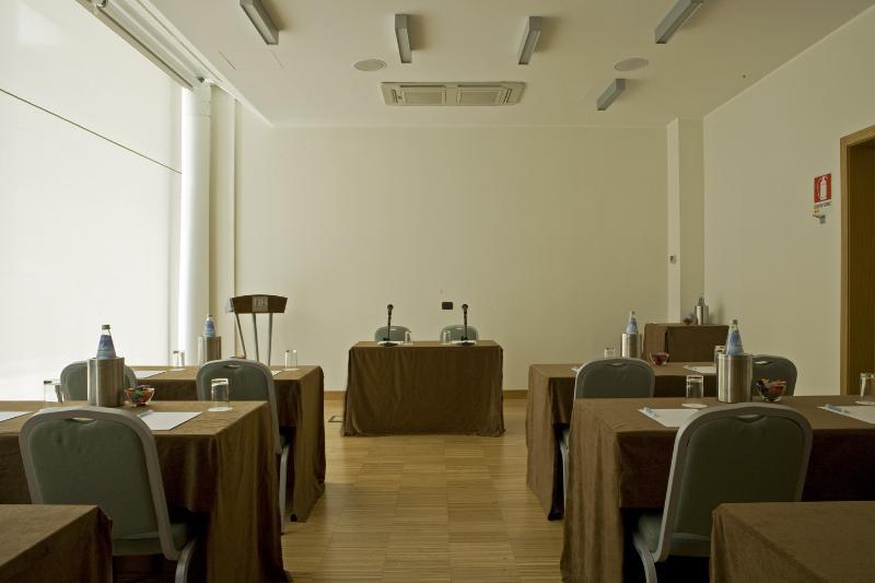 Hotel NH Savona Darsena Esterno foto